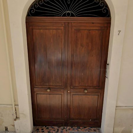 Charming Apt With Baroque View - Лече Екстериор снимка