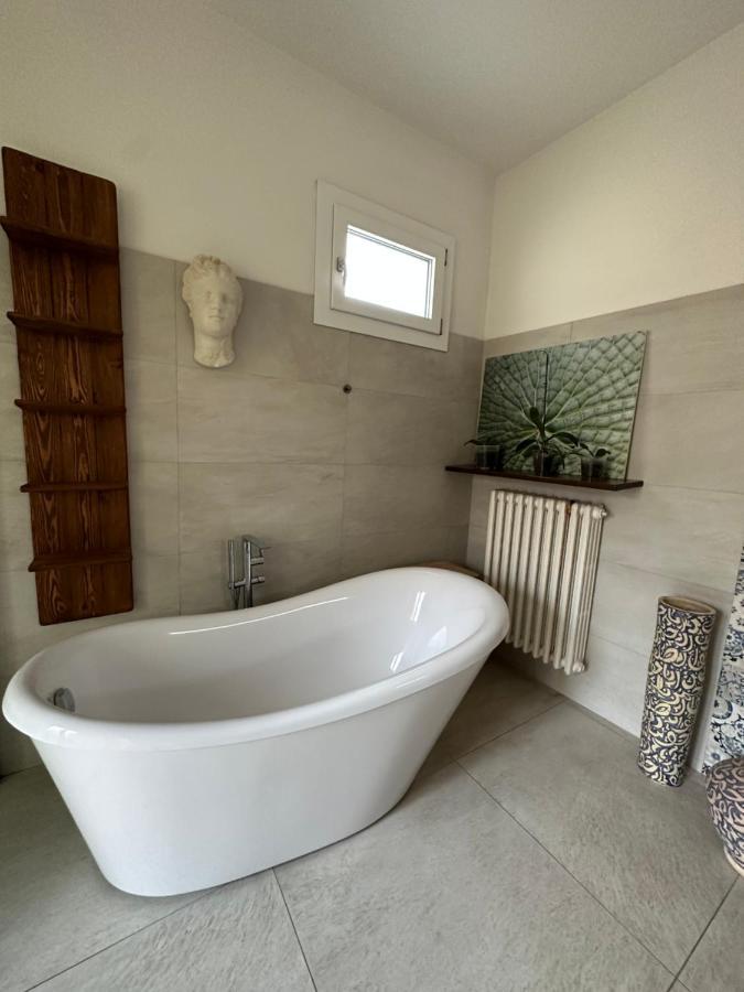 Charming Apt With Baroque View - Лече Екстериор снимка