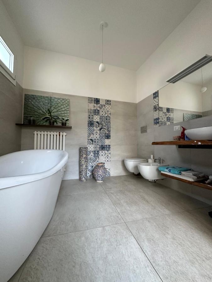 Charming Apt With Baroque View - Лече Екстериор снимка