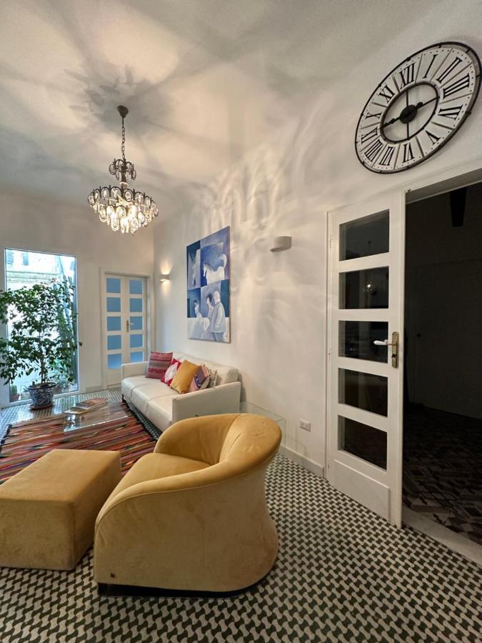 Charming Apt With Baroque View - Лече Екстериор снимка